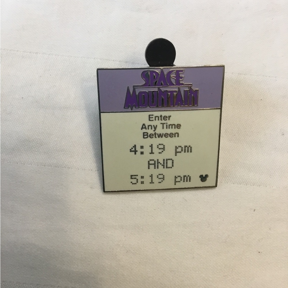 Disney Space Mountain Pin - Vintage,Cast Member Lanyard pin